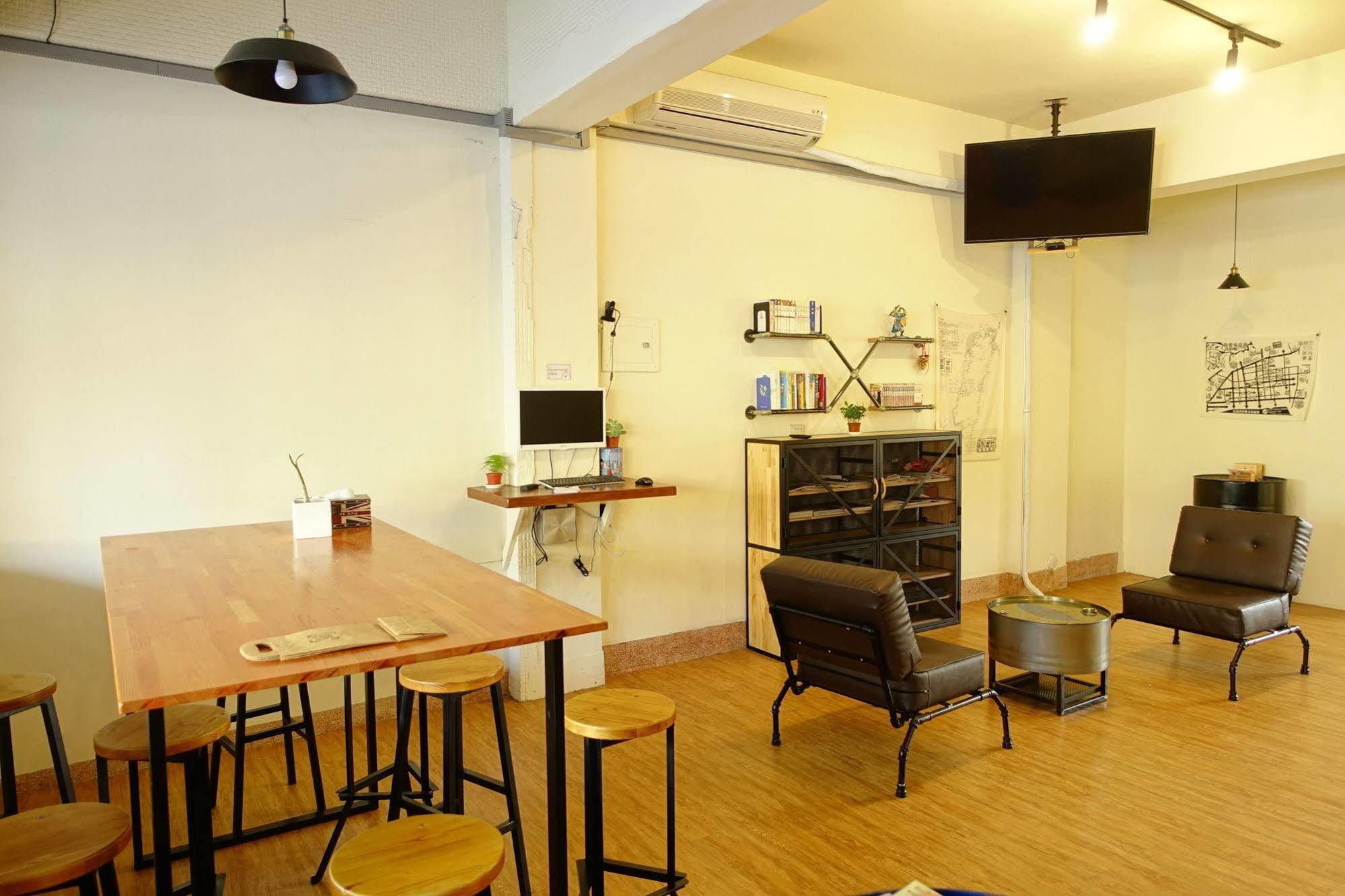 Chiayi Petite Hostel Ngoại thất bức ảnh