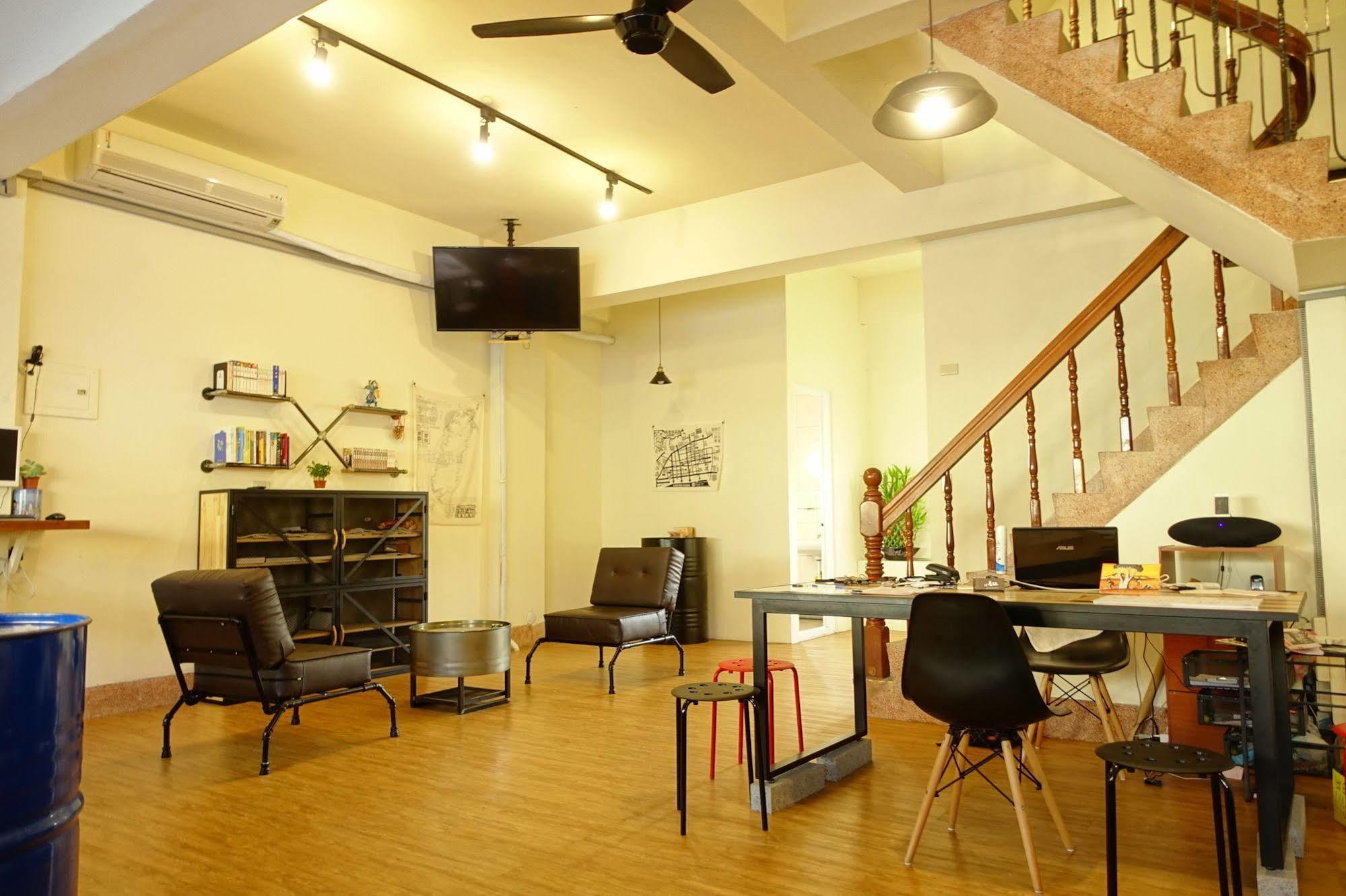 Chiayi Petite Hostel Ngoại thất bức ảnh